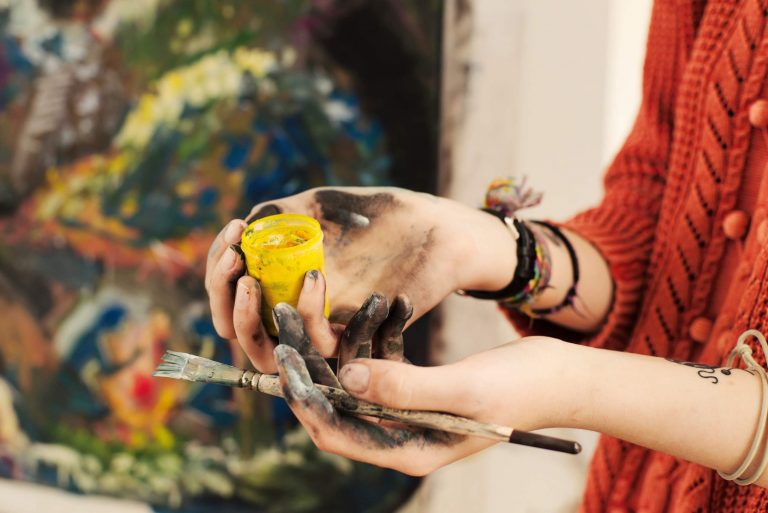 THE POWER OF CREATING: HOW APPLIED ARTS CHANGE THE WAY YOU THINK AND FEEL